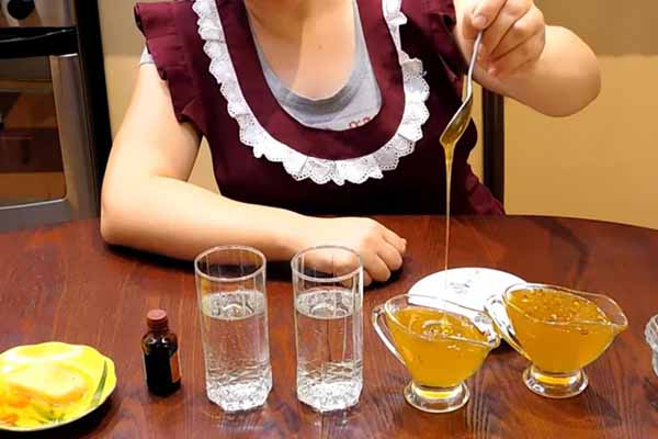 Проверка на мед за естественост с вода и йод
